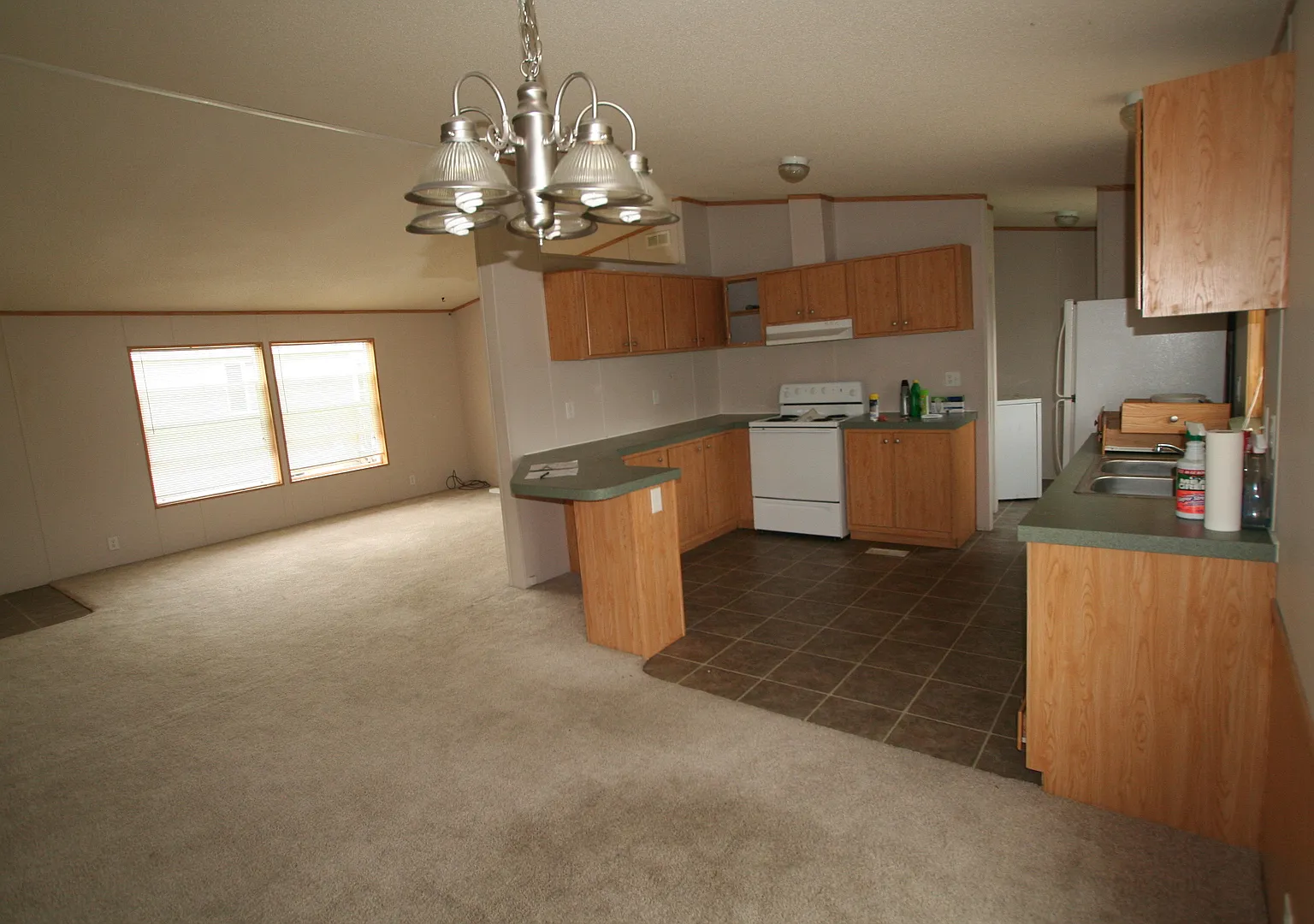 3 bedroom 2 bathroom manufactured home in great neighborhood — Photo 4