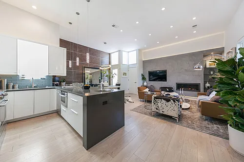 1082 S Van Ness Ave #1082 Photo 1