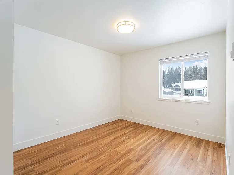 Silver Star Apartments — Photo 31