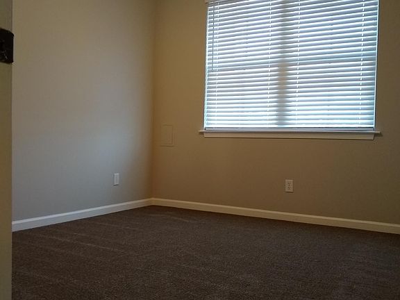 5th image of 121 The Heights Dr