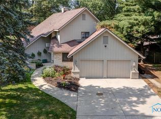 851 Country Club Dr, Bowling Green, OH 43402