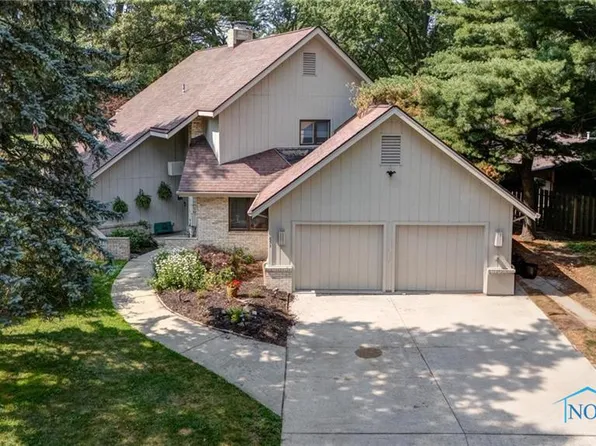 851 Country Club Dr, Bowling Green, OH 43402