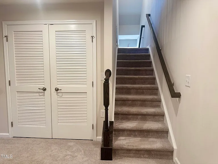 946 Channing Park Cir — Photo 5