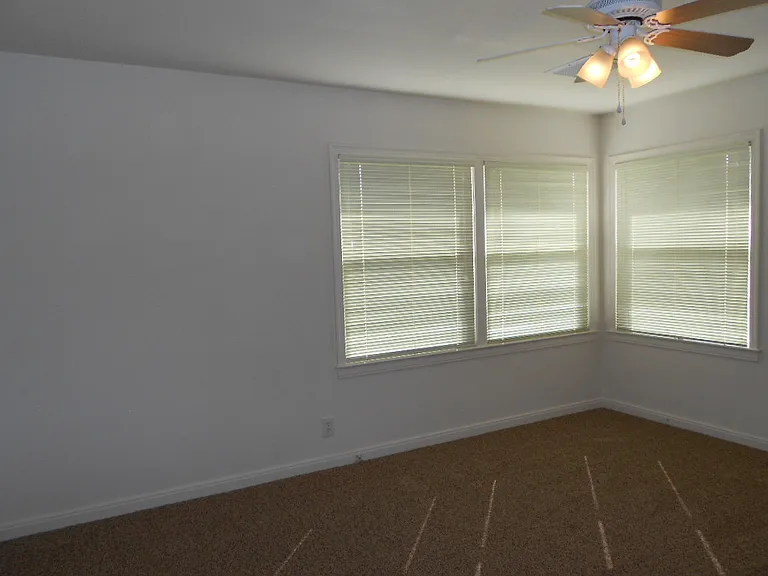 1214 W Pontiac Way — Photo 9