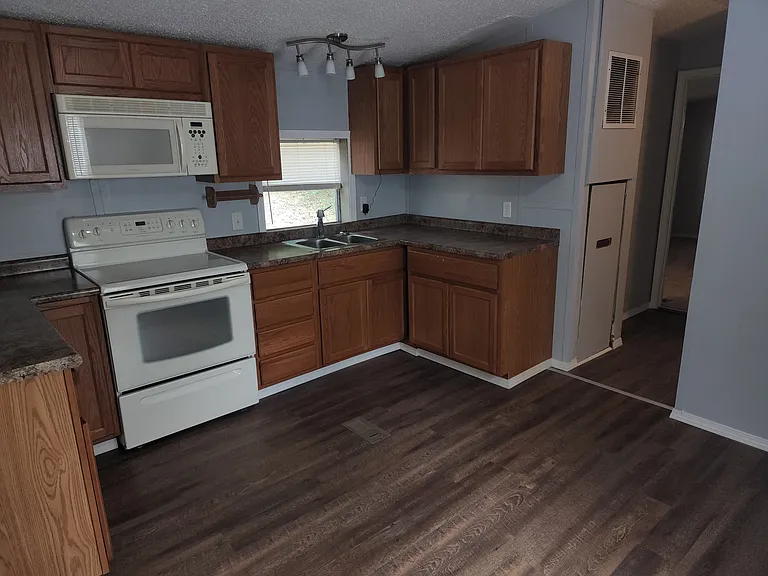 6806 Tree Top Dr — Photo 21