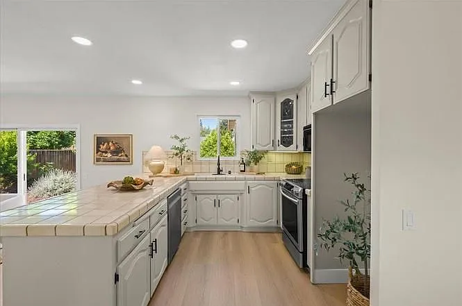 7631 Santa Paula Dr — Photo 13