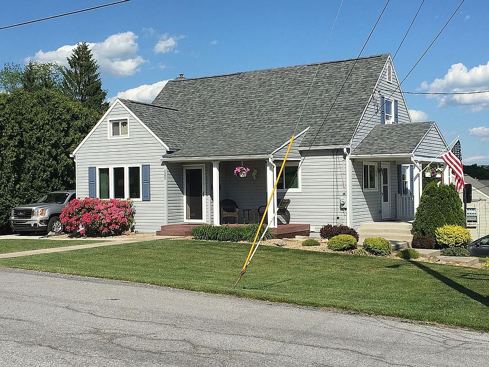 2nd image of 121 Warren St
