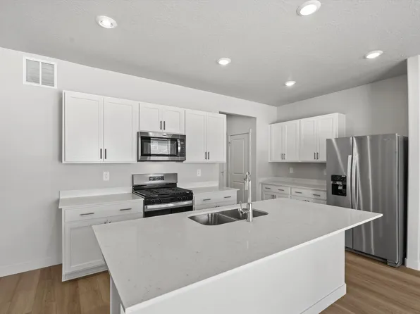 3448 N Browning St, Eagle Mountain, UT 84005