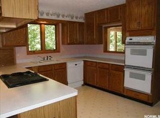 8176 Mulberry Rd, Chesterland, OH 44026