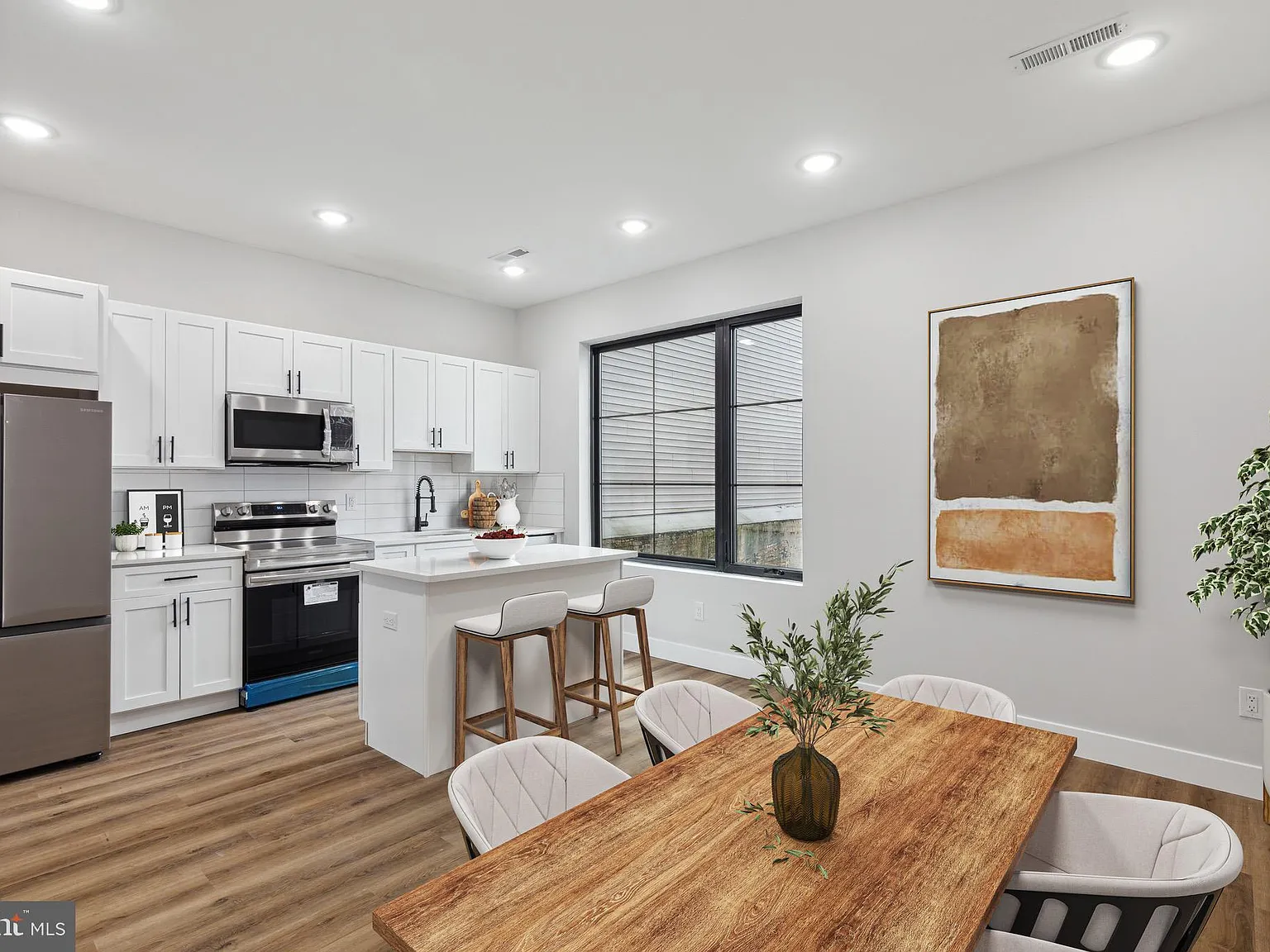 2 bed, 1.5 bath, $1,500 — Photo 2