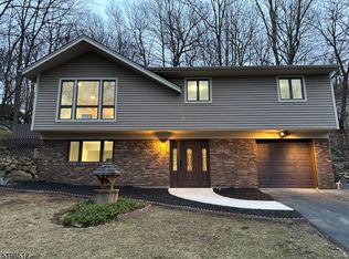 25 Oneida Ave, Hopatcong, NJ 07843