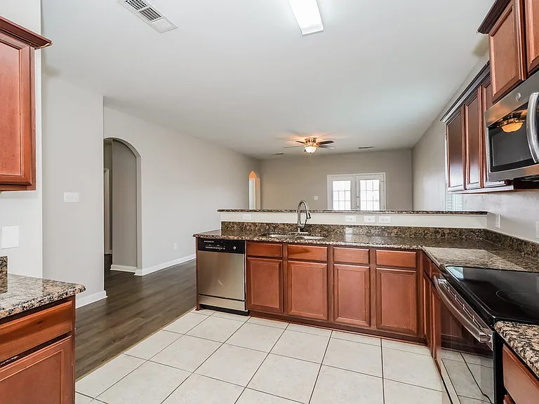 6120 Chalk Hollow Dr — Photo 9