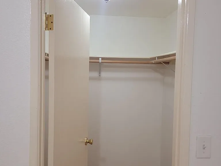 226 Little St SW — Photo 4