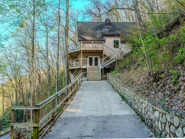 2821 Overholt Trl, Sevierville, TN 37862