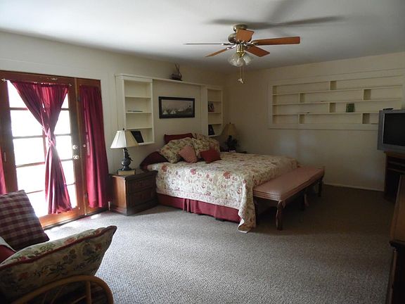 master suite, TV, very large, big closet, big shower