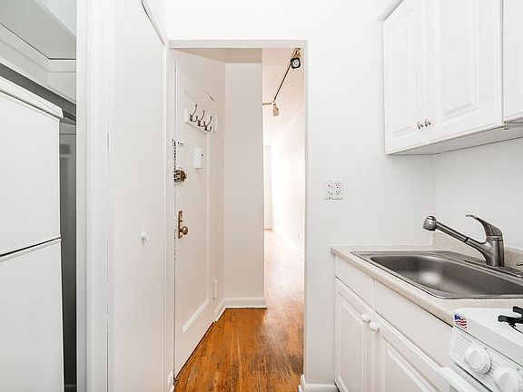 5th image of 1645 York Ave #1C