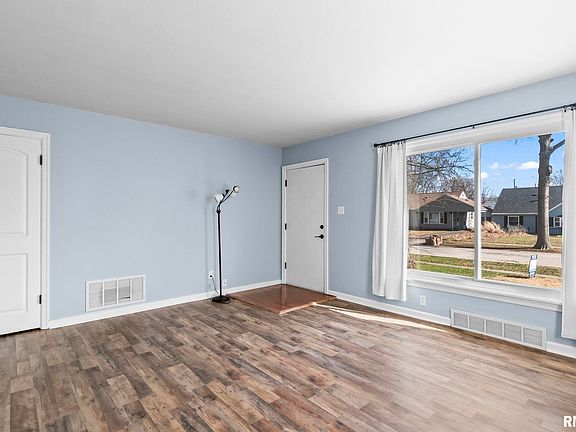 5th image of 2321 S Pasfield St