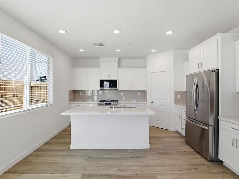 1203 Leonhardt Loop — Photo 2
