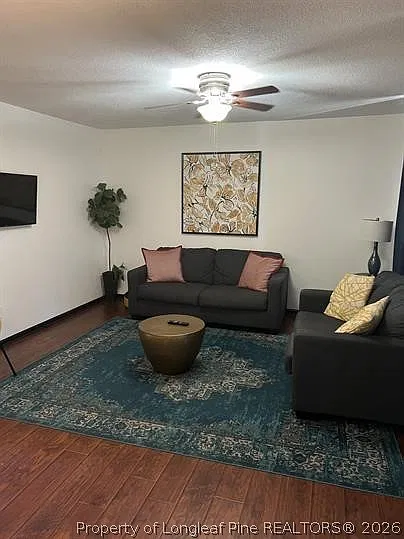 3 bed, 2.0 bath, 1601 sqft, $1,350 — Photo 3