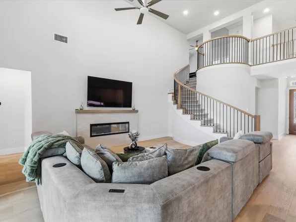 1824 Valencia Dr, Little Elm, TX 75068