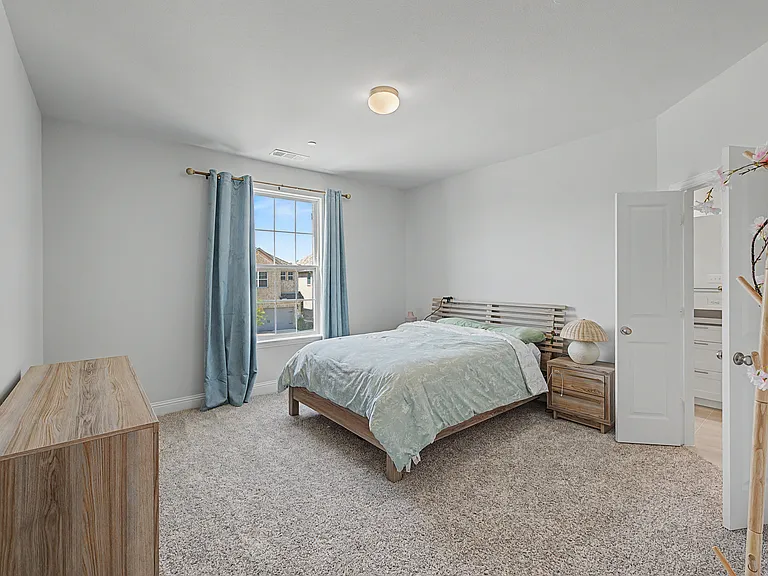537 Hutchinson Ln — Photo 21