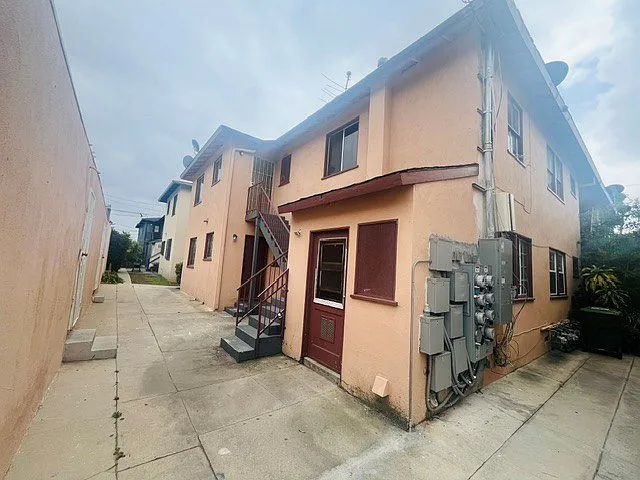 12823 Burbank Blvd — Photo 5