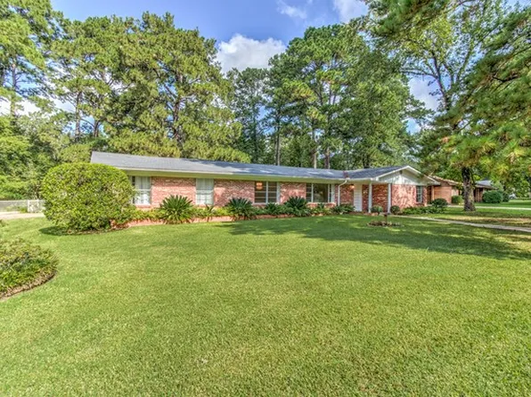1502 S Broadmoor Dr, Lufkin, TX 75904