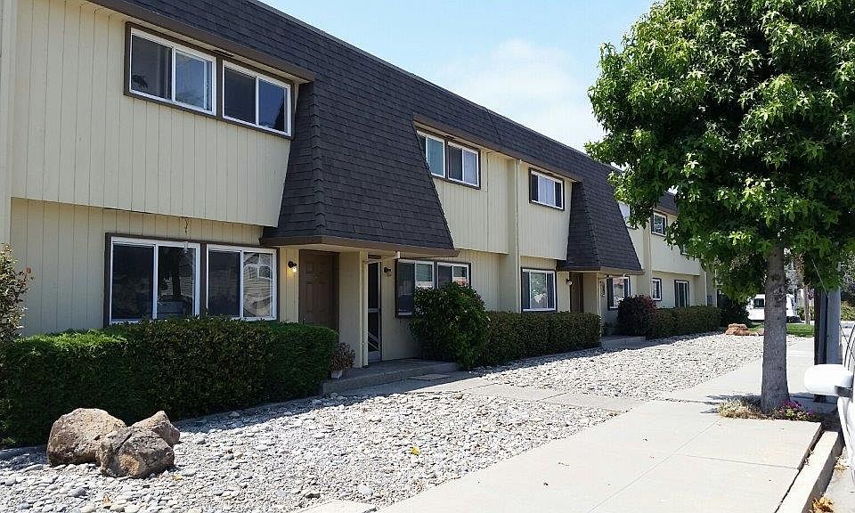 2nd image of 410 Riker St APT 10