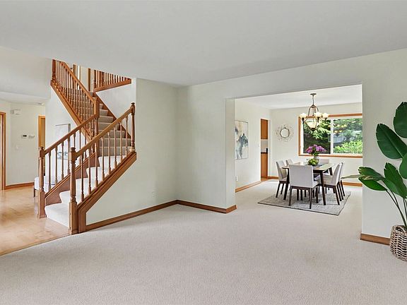 5th image of 324 Quincy Avenue NE