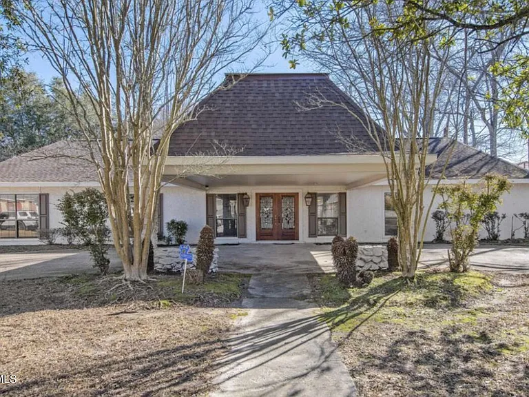 2227 George Dr — Photo 1