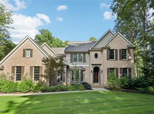 17245 Curry Ln, Chagrin Falls, OH 44023