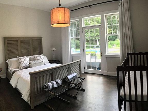 Guest Bedroom first floor ensuite