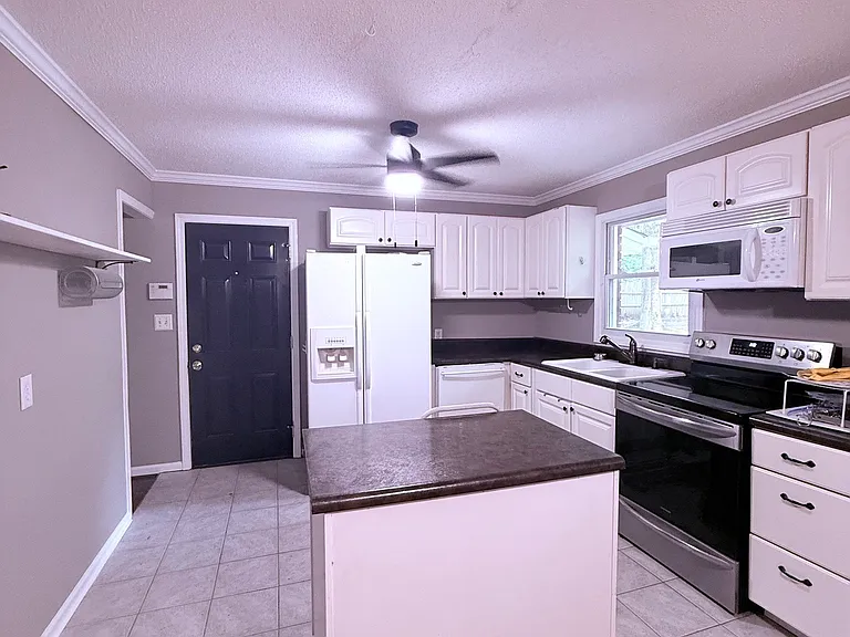 317 Hilltop Circle Ext SW — Photo 6