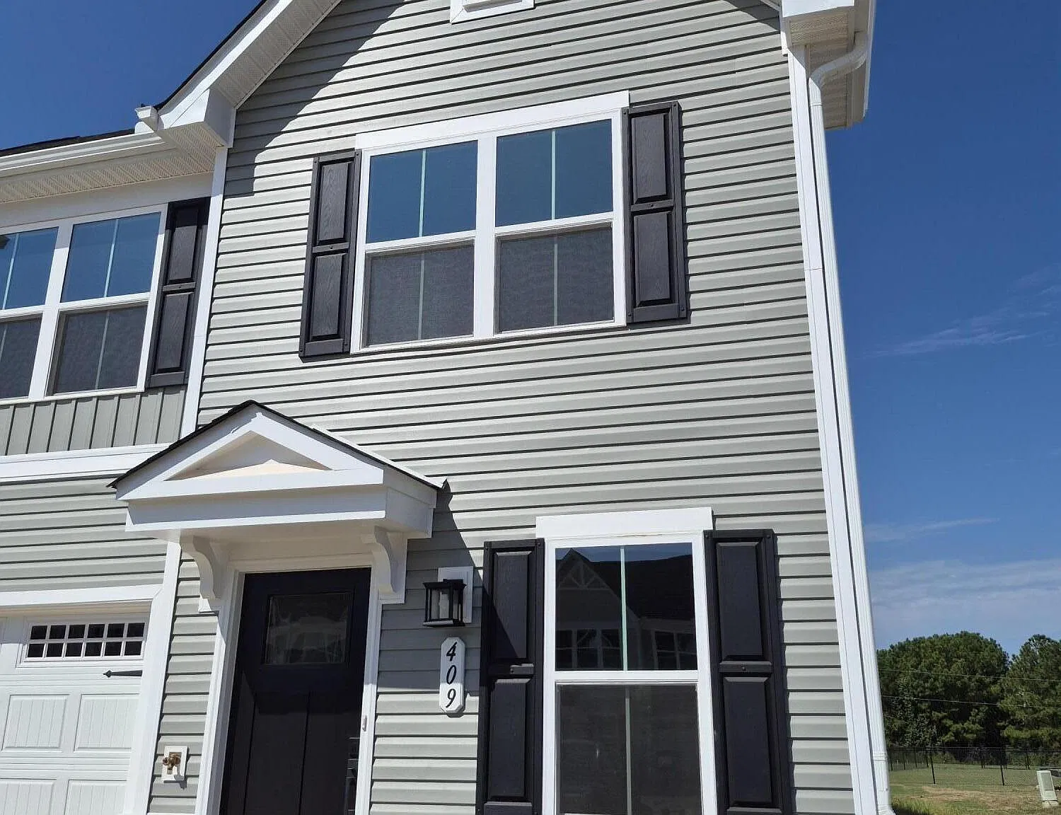 3 bed, 2.5 bath, 1628 sqft, $1,999 — Photo 1