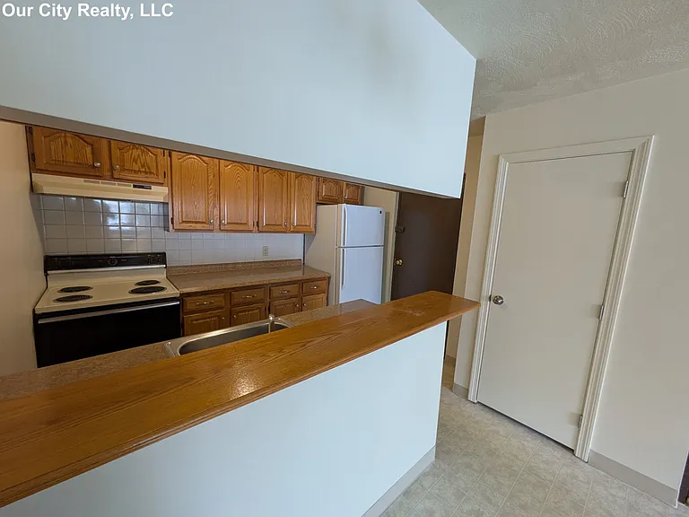 148 Sycamore St — Photo 4