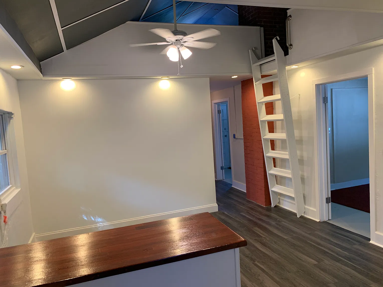 3 bed, 1008 sqft, $1,900 — Photo 1