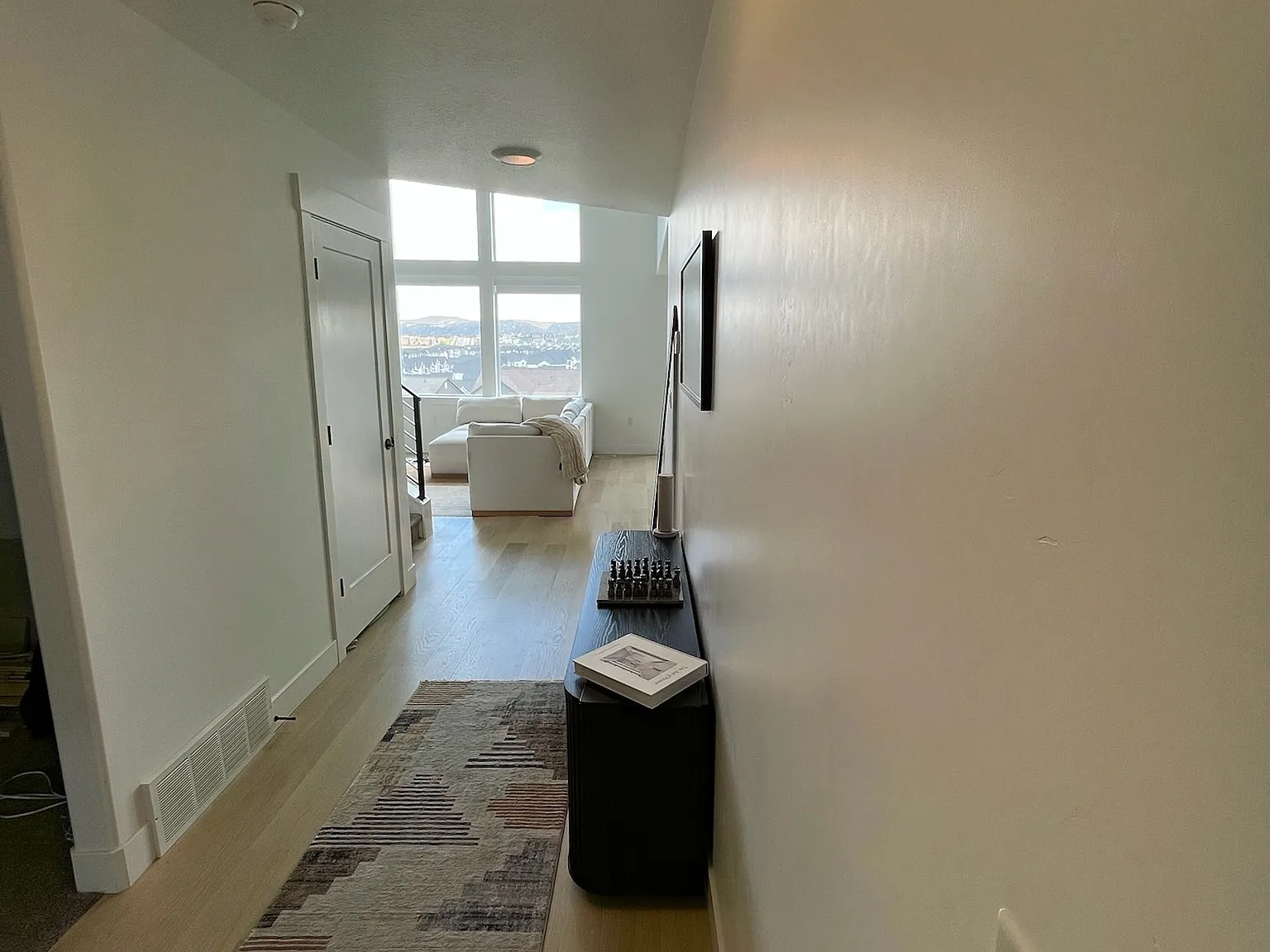 4 bed, 2.5 bath, 2400 sqft, $2,800 — Photo 2