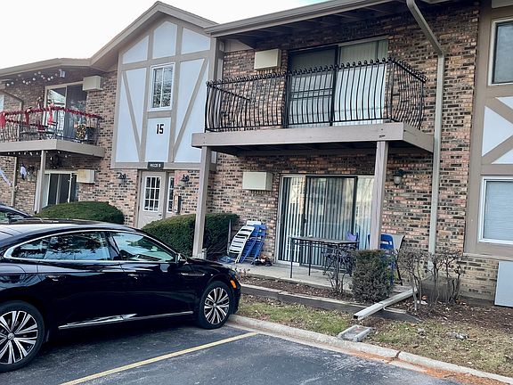 2nd image of 9S120 Lake Dr APT 15-205
