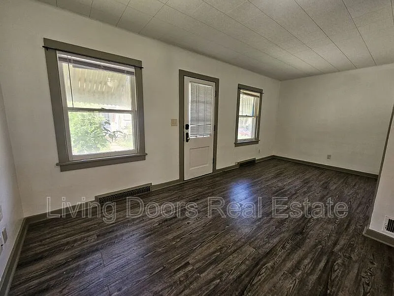 1 bed, 1.0 bath, $1,200 — Photo 4