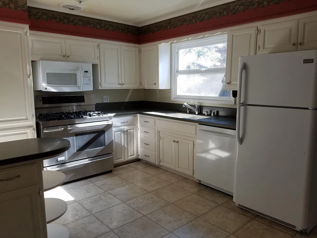 3 bed, 2.5 bath, 1756 sqft, $5,200 — Photo 4