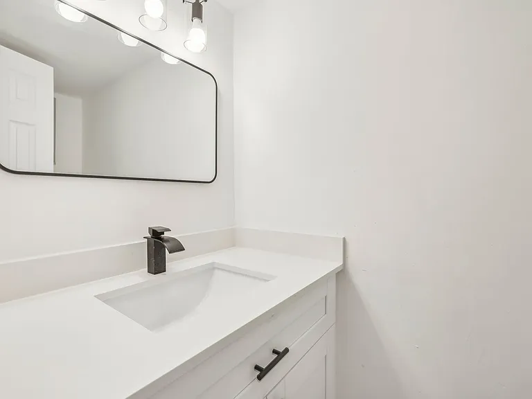 The Oaks Apartments — Photo 17