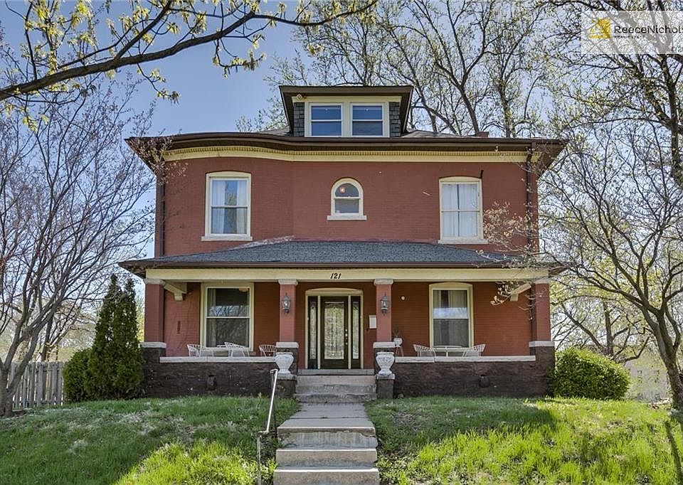 1st image of 121 S Benton Blvd