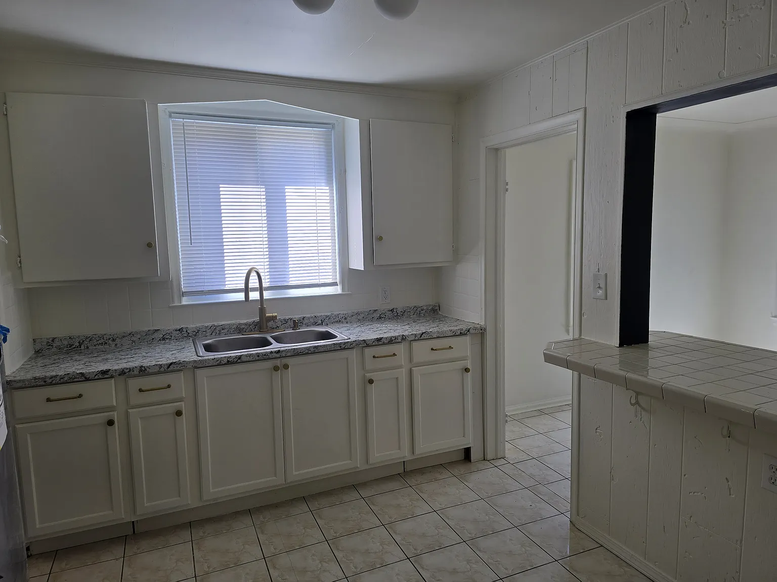 3 bed, 1140 sqft, $1,300 — Photo 1