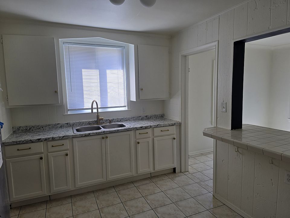 1st image of 11594 Rossiter St