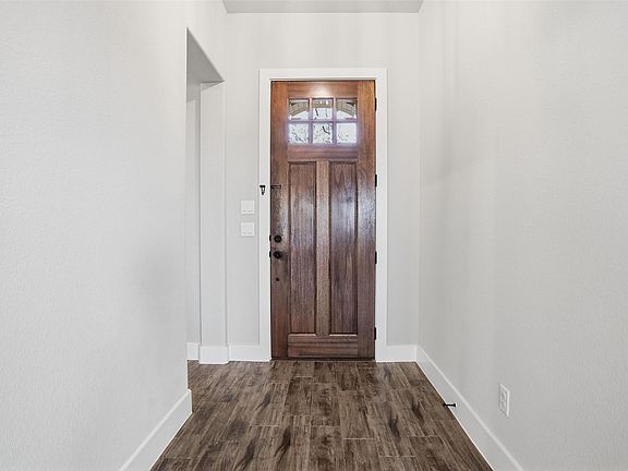 3rd image of 504 Payne Ln