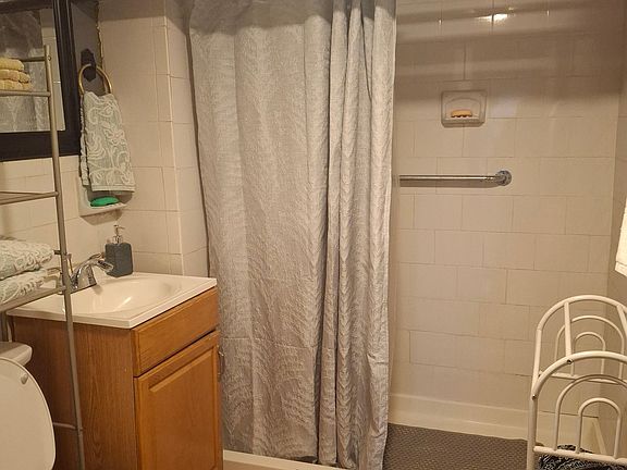3rd image of 94 Woodhaven St