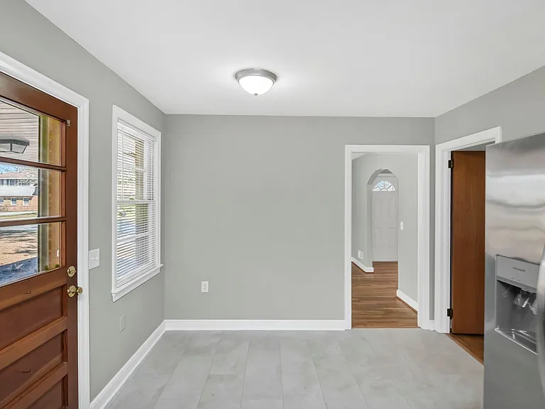 1813 Fairlawn Cir — Photo 6