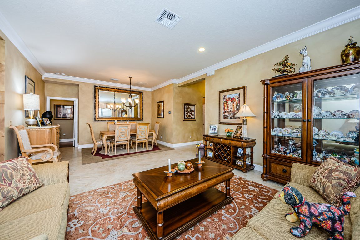 Living Room 3-2