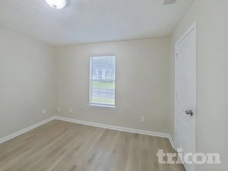 800 Lorraine Ln — Photo 15