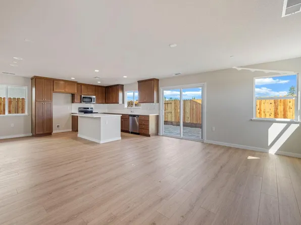 422 Peppercorn Dr, Turlock, CA 95380